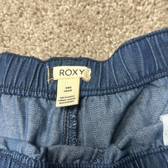 Never worn Roxy shorts - Picture 2 of 3
